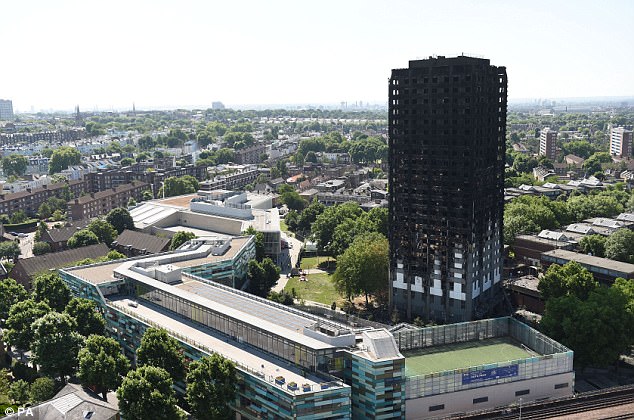 00578-4615954-Residents_tried_to_escape_from_Grenfell_Tower_pictured_in_west_L-a-2_1497864989065.jpg