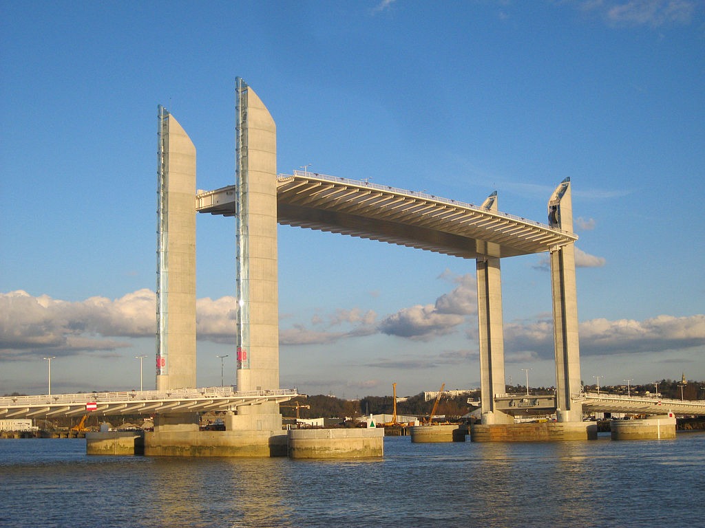 1024px-Pont_Jacques-Chaban-Delmas_lev%C3%A9_03.jpg