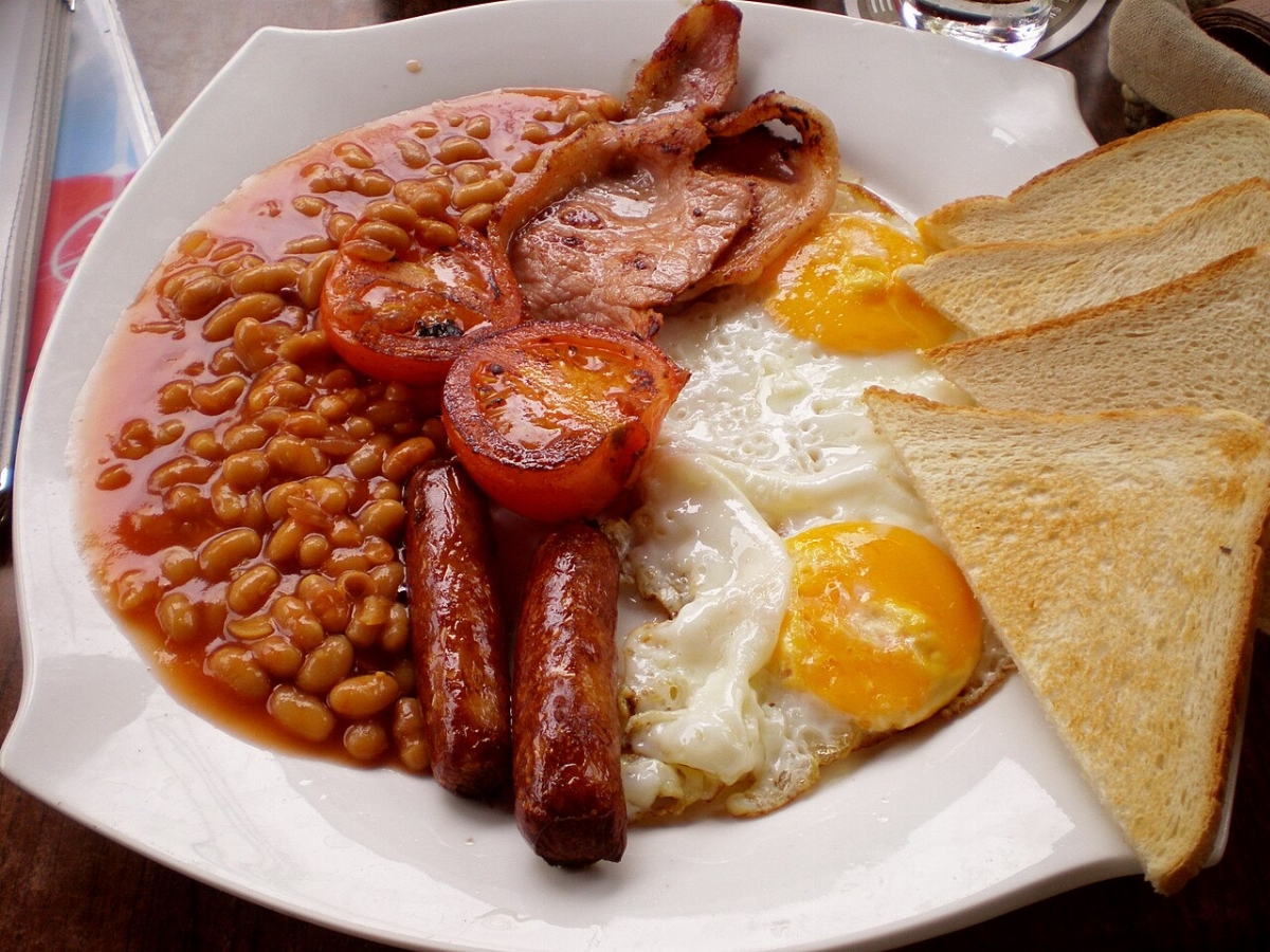 1280px-English_breakfast_2.jpg