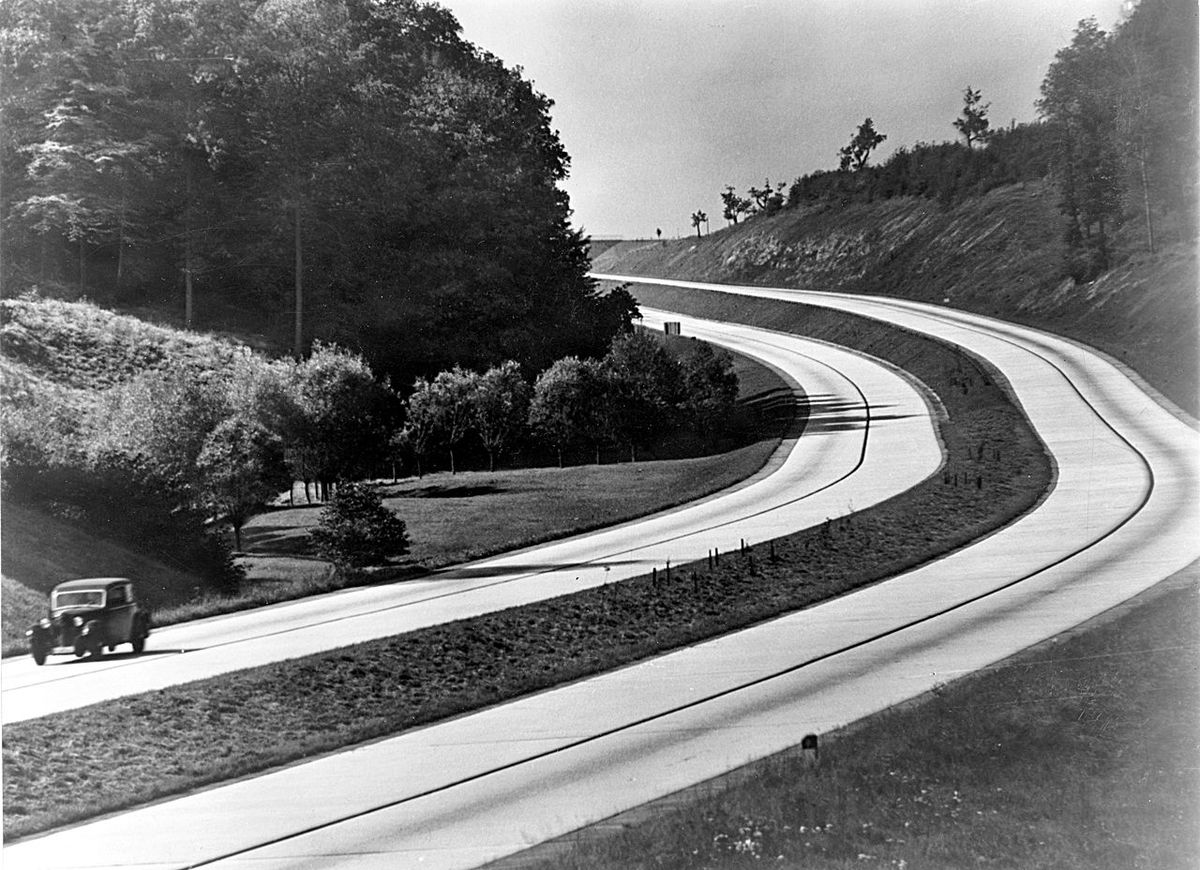 1280px-German_Autobahn_1936_1939.jpg