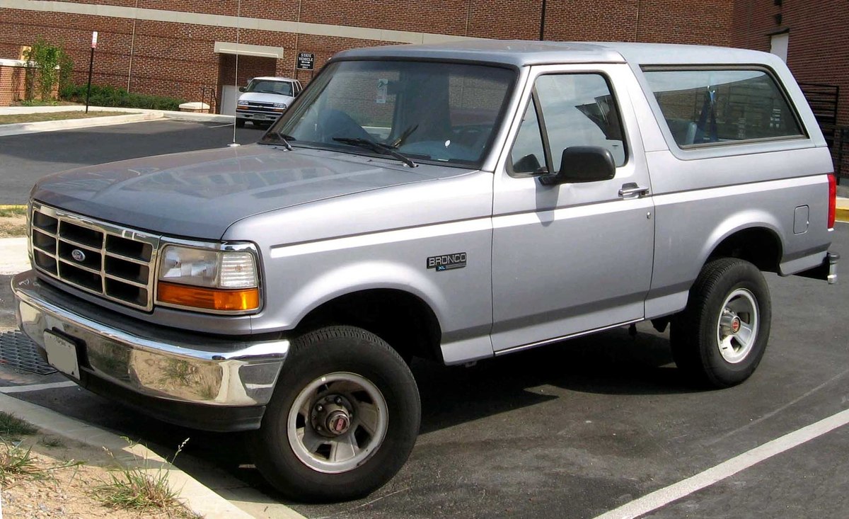 1920px-1992-96_Ford_Bronco.jpg