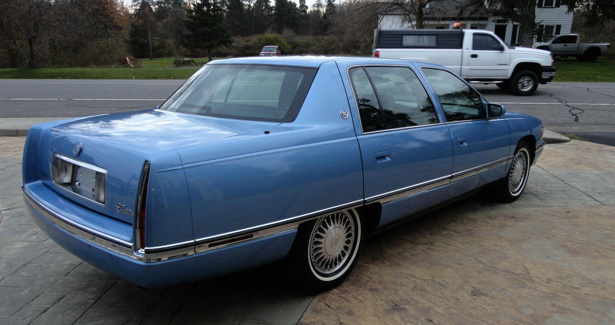 1994_Cadillac_DeVille_%2804%29.jpg