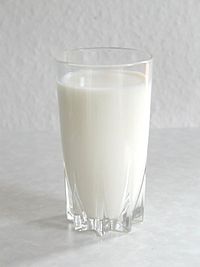200px-Milk_glass.jpg