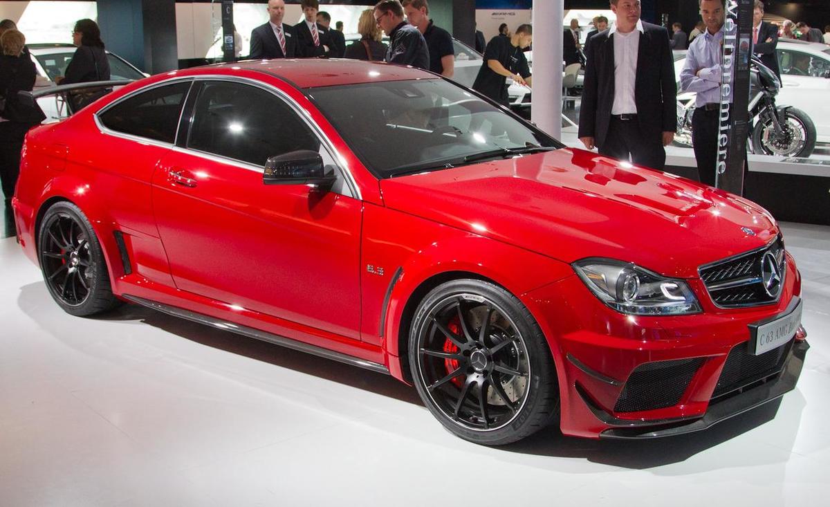2012-mercedes-benz-c63-amg-coupe-black-series-photo-421421-s-1280x782.jpg