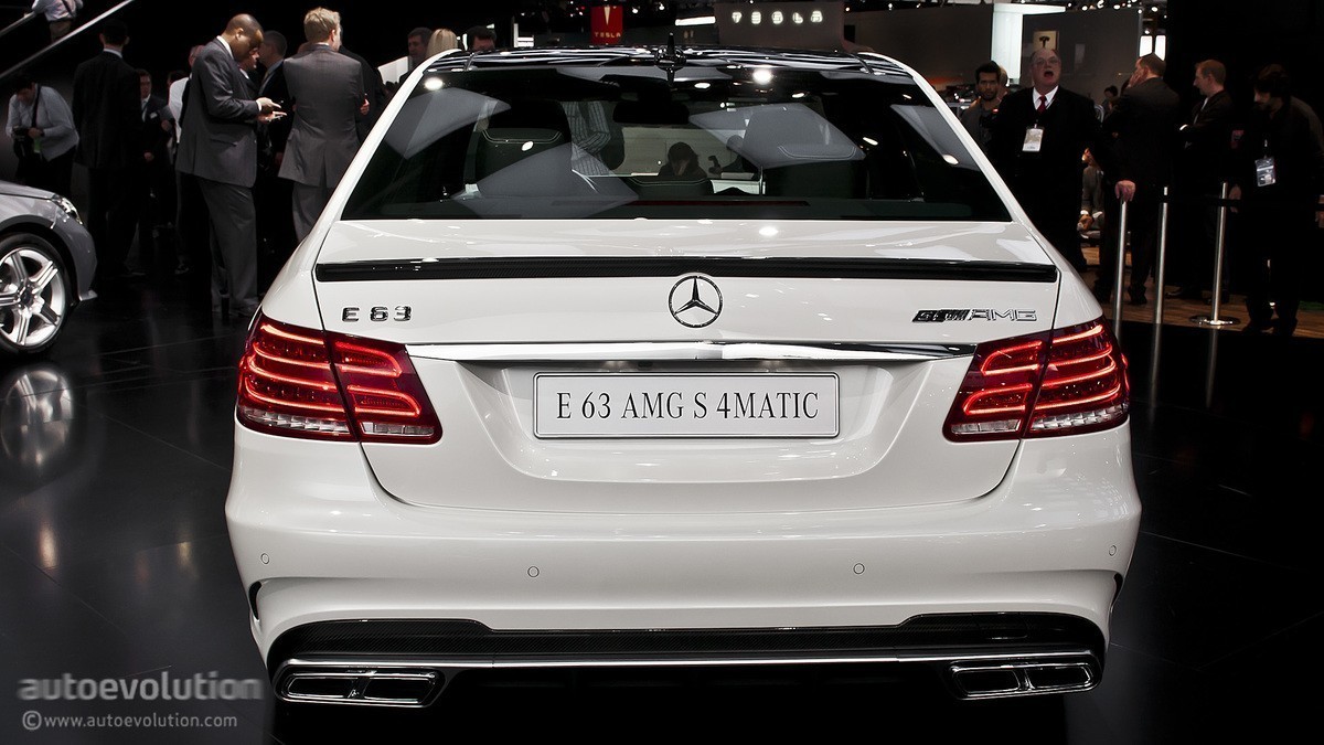 2013-naias-mercedes-benz-e63-amg-s-4matic-live-photos_6.jpg
