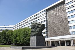 260px-Karl-Marx-Monument_in_Chemnitz._03.jpg