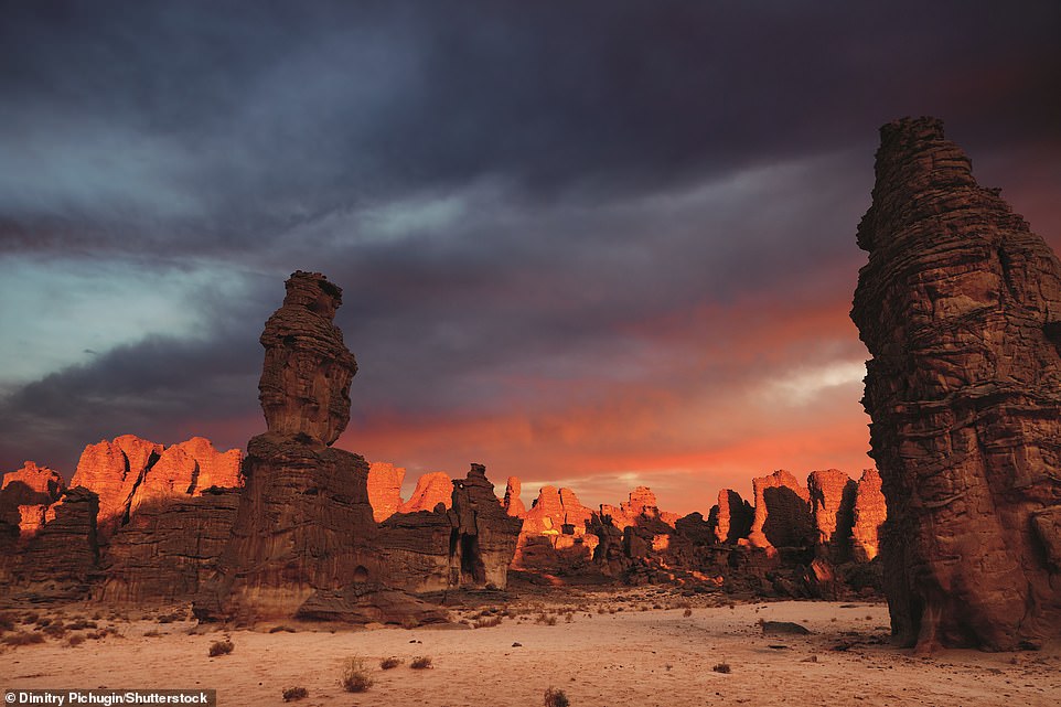 38396-7182559-Lit_by_a_Sahara_sundown_these_extraordinary_eroded_sandstone_out-a-8_1562060752299.jpg
