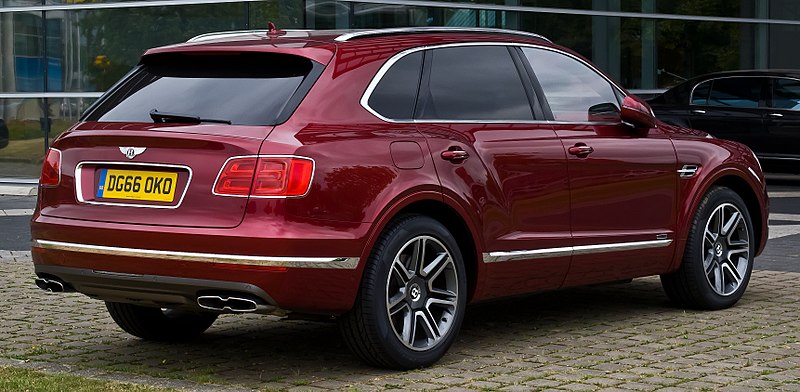 800px-Bentley_Bentayga_Diesel_–_Heckansicht,_24._Juni_2017,_Düsseldorf.jpg