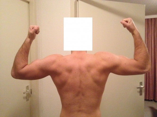 achterkant flexed.jpg