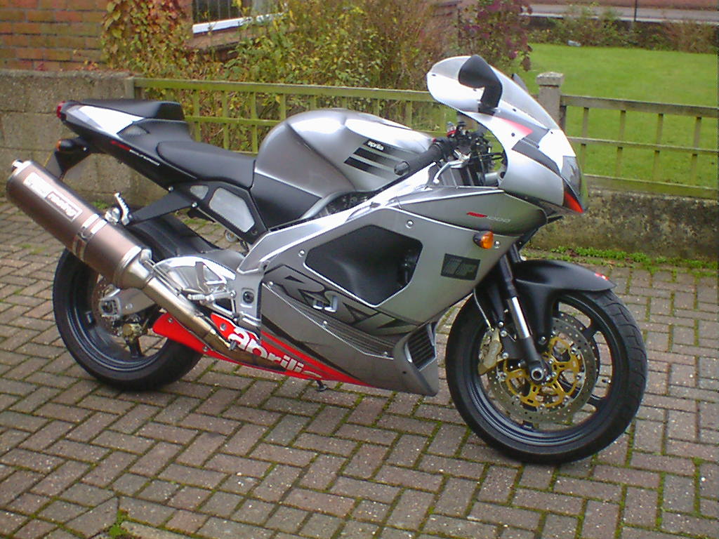 APRILIA%20RSV%20MILLE%201000cc%20V%20TWIN,%2004%20REG.jpg