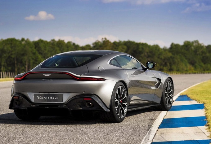 aston-martin--vantage--2019-m-2.jpg