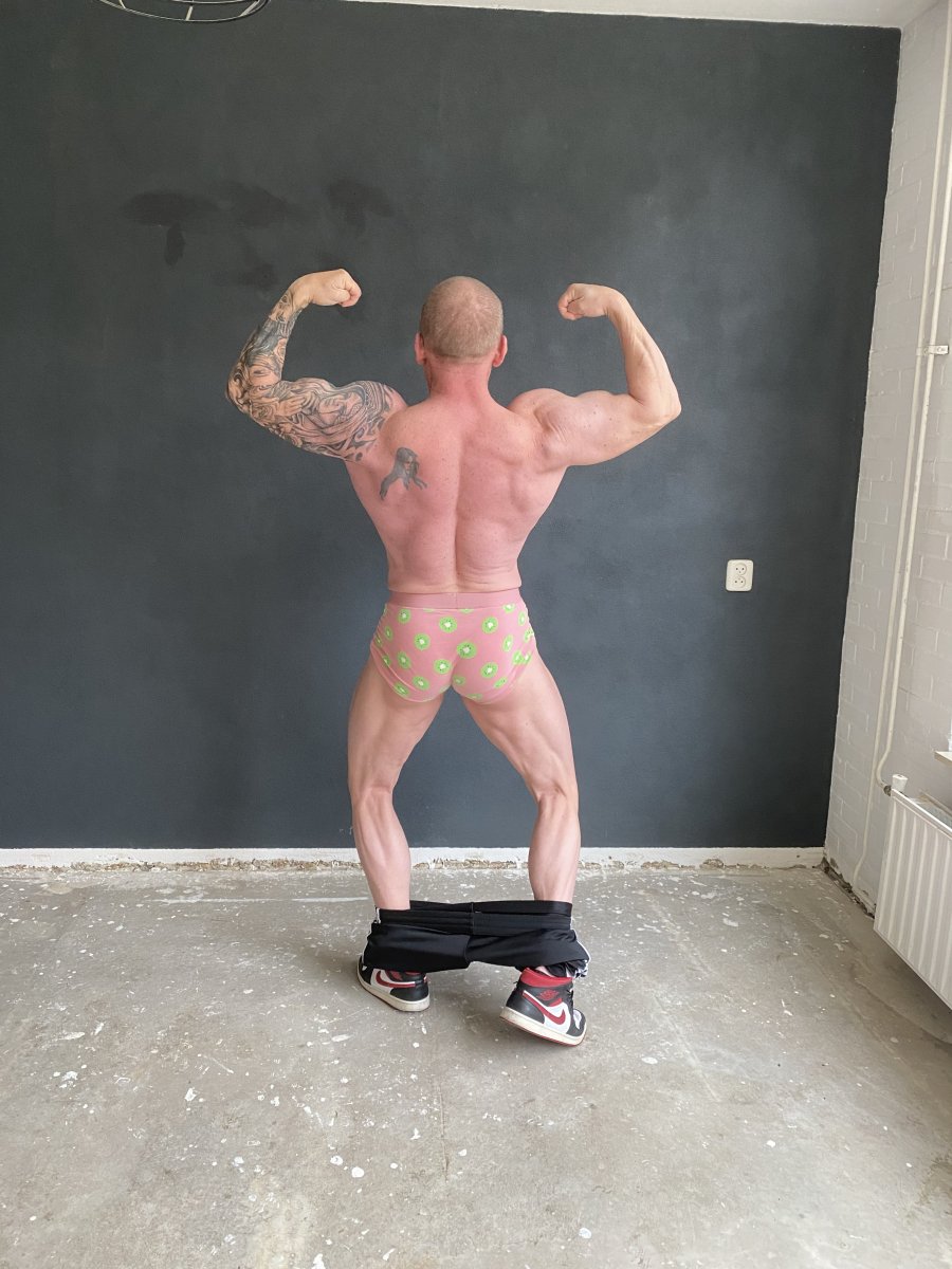 Back double biceps 11-11-2022.jpg