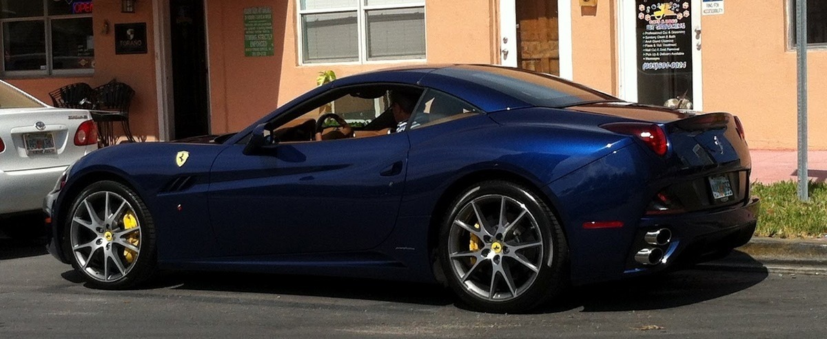 blue+ferrari+california.jpg