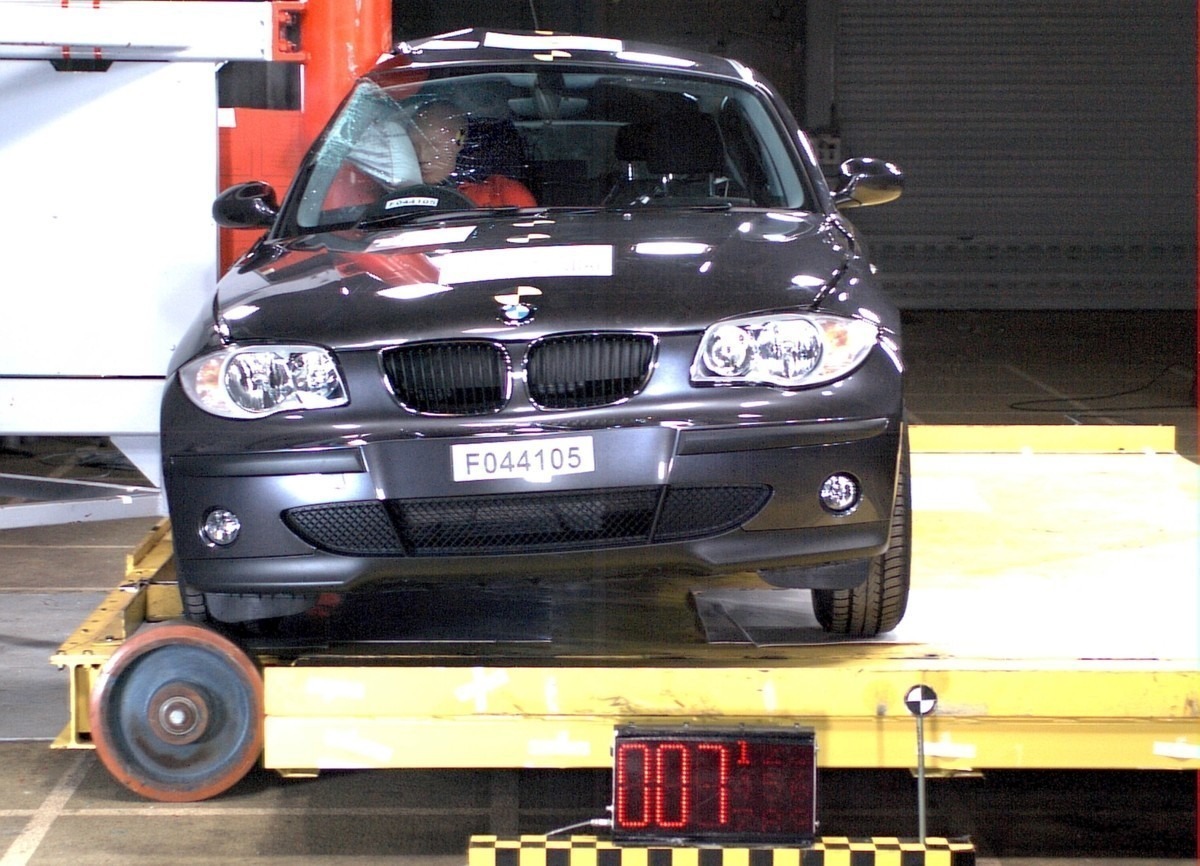 BMW1-euroncap-46_4.jpg