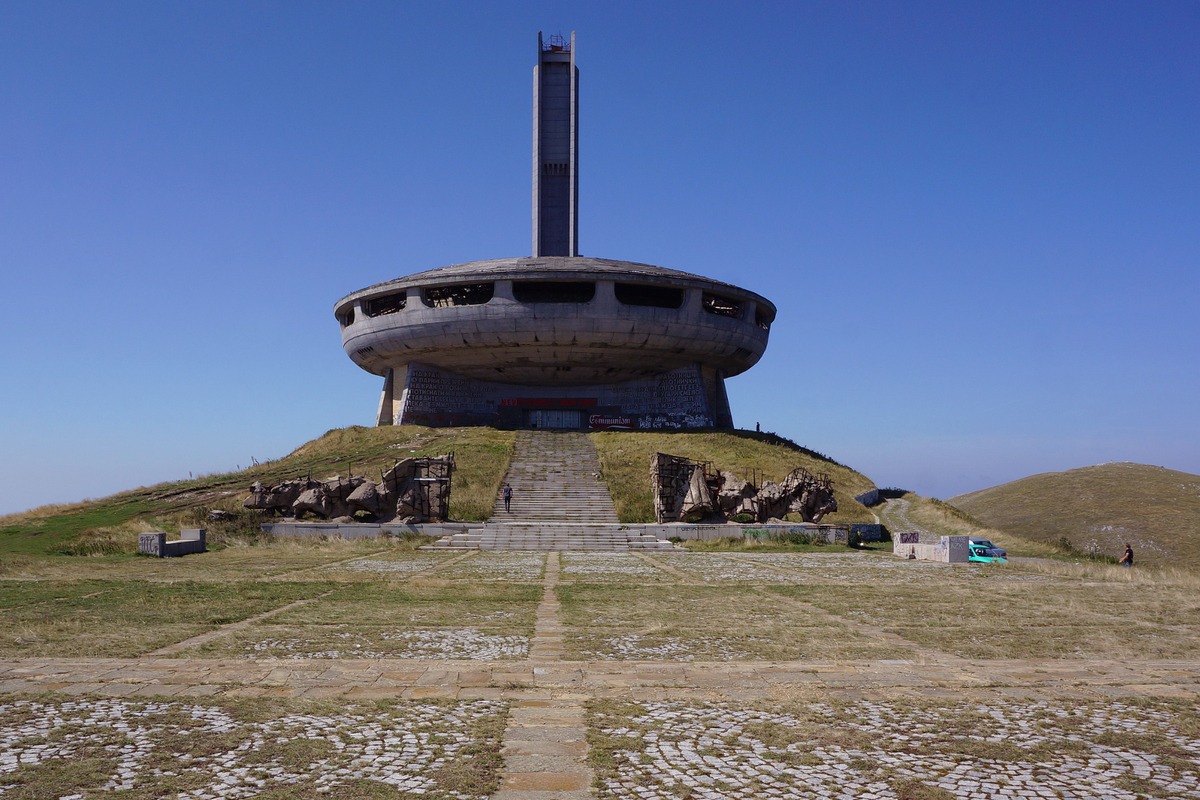 Buzludzha-monument-Bulgaria.jpg