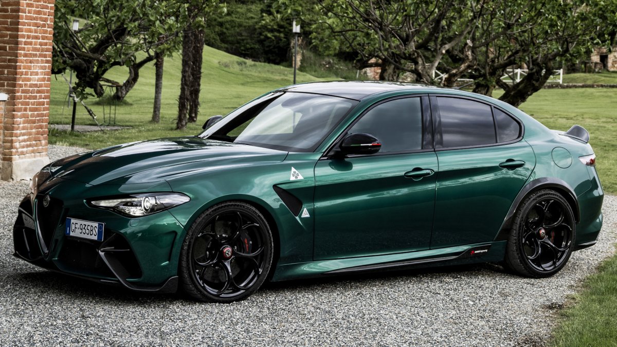 carpixel.net-2021-alfa-romeo-giulia-gta-104324-hd.jpg