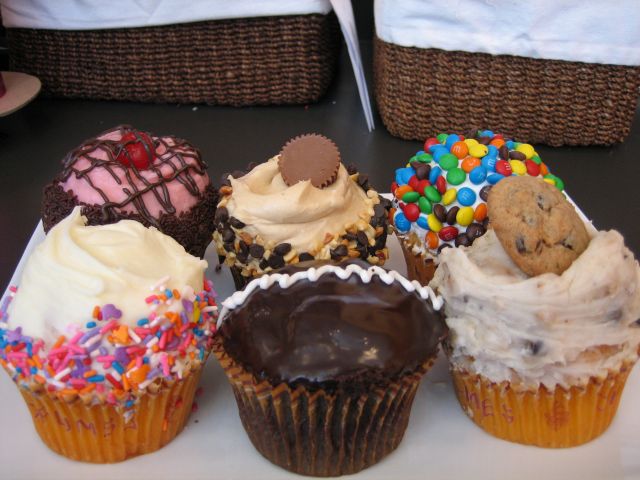 CrumbsBakeshopCupcakes%20.jpg