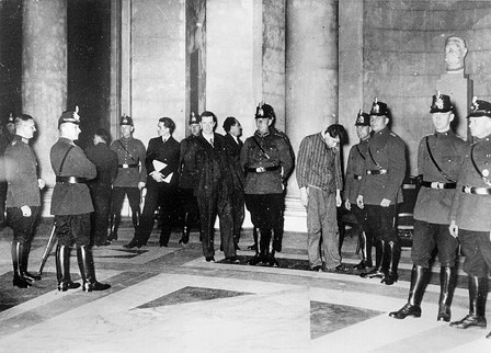 De-dossierfoto-die-de-Berlijnse-politie-op-3-maart-1933-van-Marinus-van-der-Lubbe-maakte.jpg