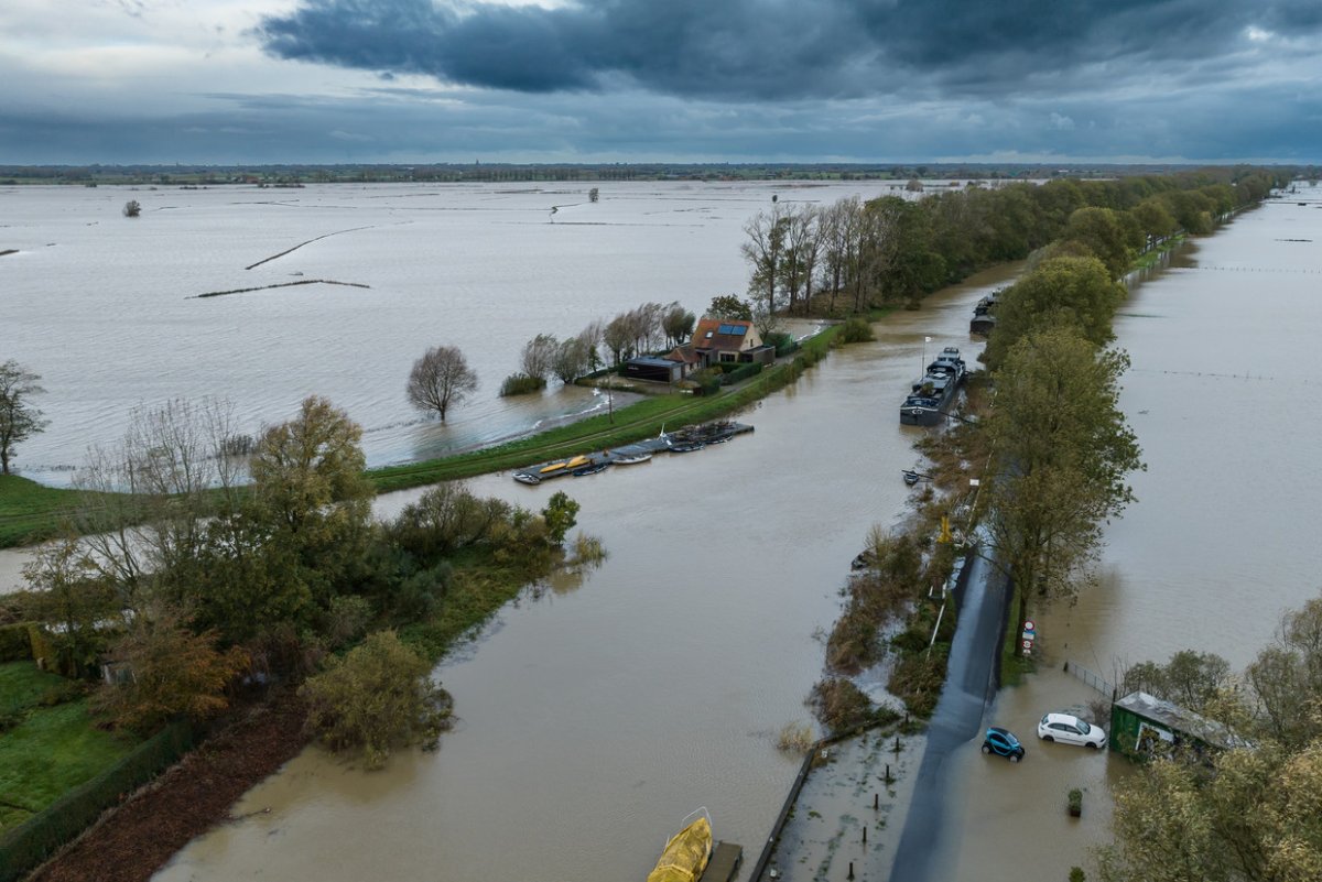deze-beelden-tonen-omvang-van-wateroverlast-in-de-westhoek.jpeg