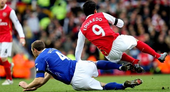 Eduardo-da-Silva-injury.jpg