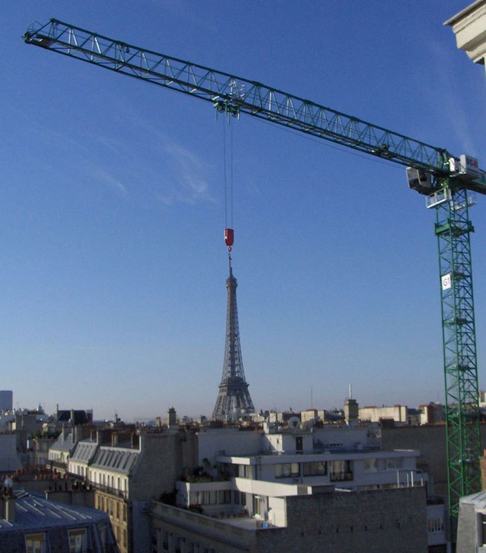 eiffel_tower_crane_perfect_timing.jpg