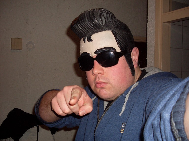 elvis_lives.jpg