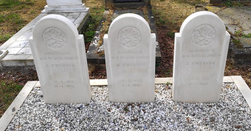 EVvm0zYXkAAFAi4  wo2.jpg