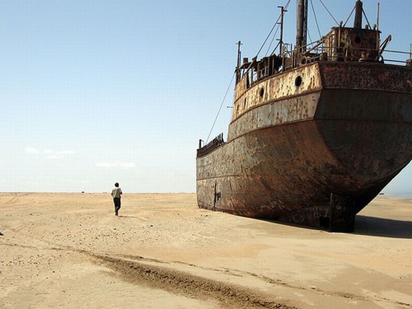 fa9db2c926f3d146abf18f7be2d9d3f4--abandoned-ships-abandoned-places.jpg