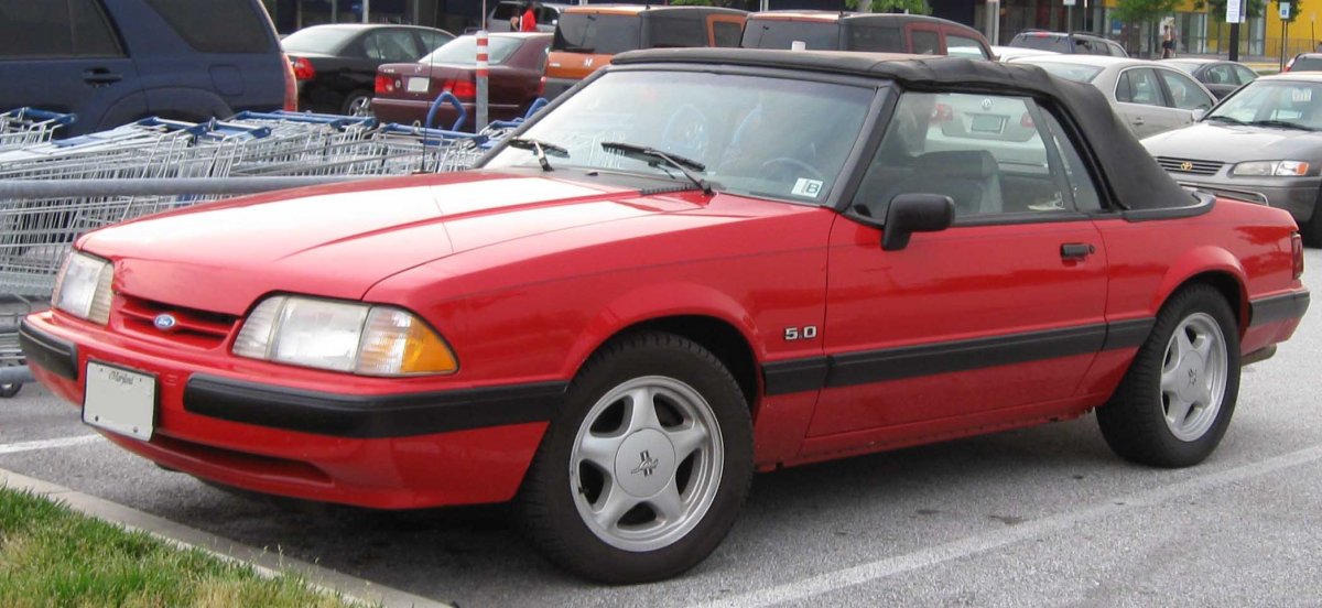 Ford_Mustang_convertible.jpg