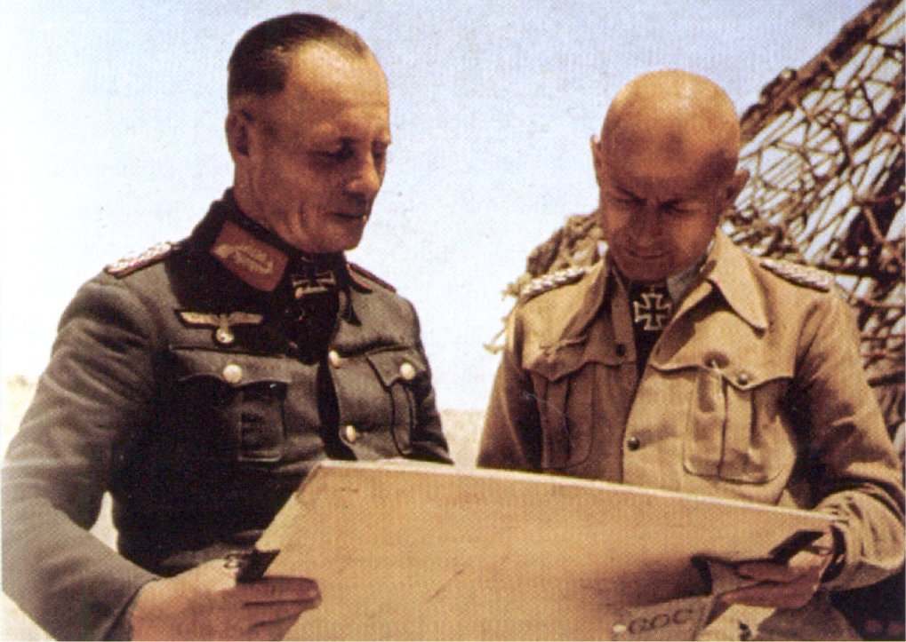 Generalfeldmarschall+Erwin+Rommel+studiert+die+milit_rische+Lage-color+photo-ww2shots-people.jpg