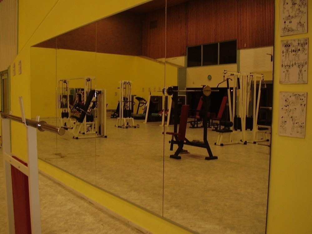 Grote spiegelwand.jpg