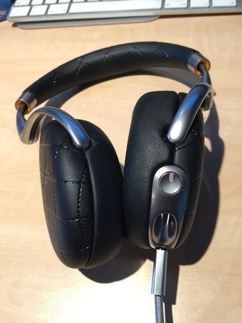 headphone_parrot 1.jpg