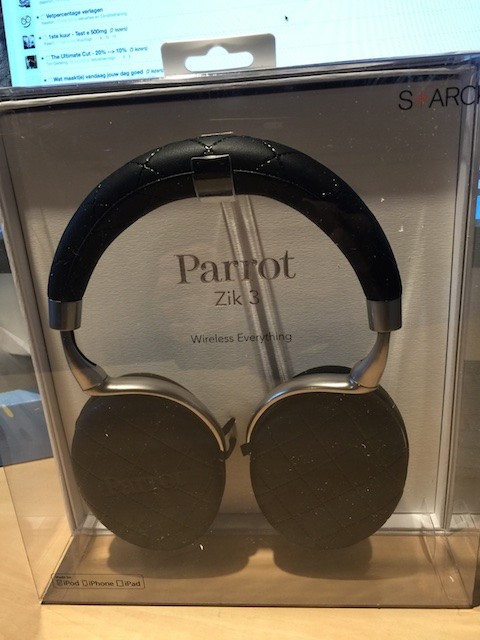 headphone_parrot 2.jpg