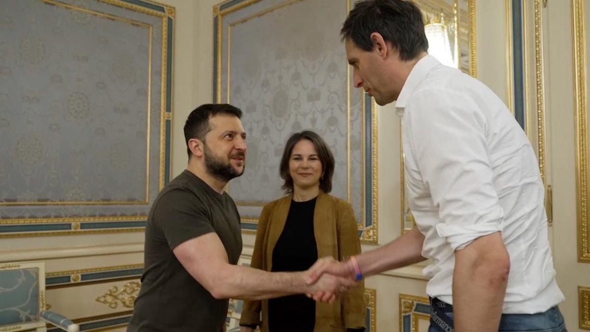 hoekstra-brengt-bliksembezoek-aan-zelensky.jpg