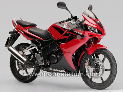 Honda_CBR125R_2007_rouge_stgz.jpg