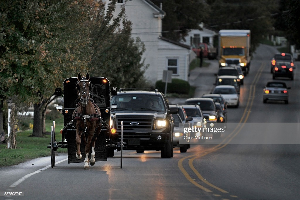 horse-drawn-amish-carriage-causing-traffic-jam-picture-id587502747.jpg