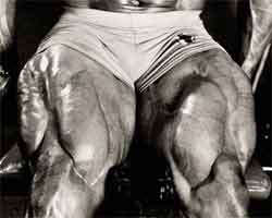 Jay-Cutler-quads-squats-muscle-leg-extensions.jpg