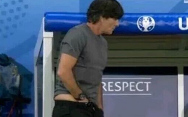 Joachim-Low-scratch-and-sniff.jpg