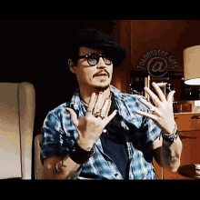 johnny-depp-hands (1).gif