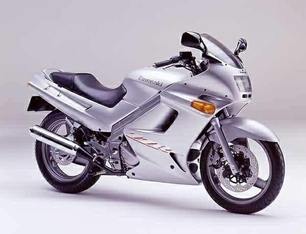 Kawasaki%20ZZR250%2003%20%201.jpg