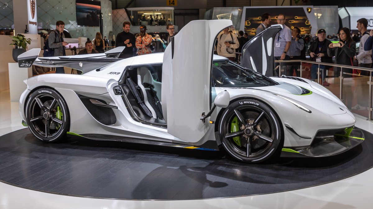 Koenigsegg_Jesko,_GIMS_2019,_Le_Grand-Saconnex_(GIMS1045).jpg