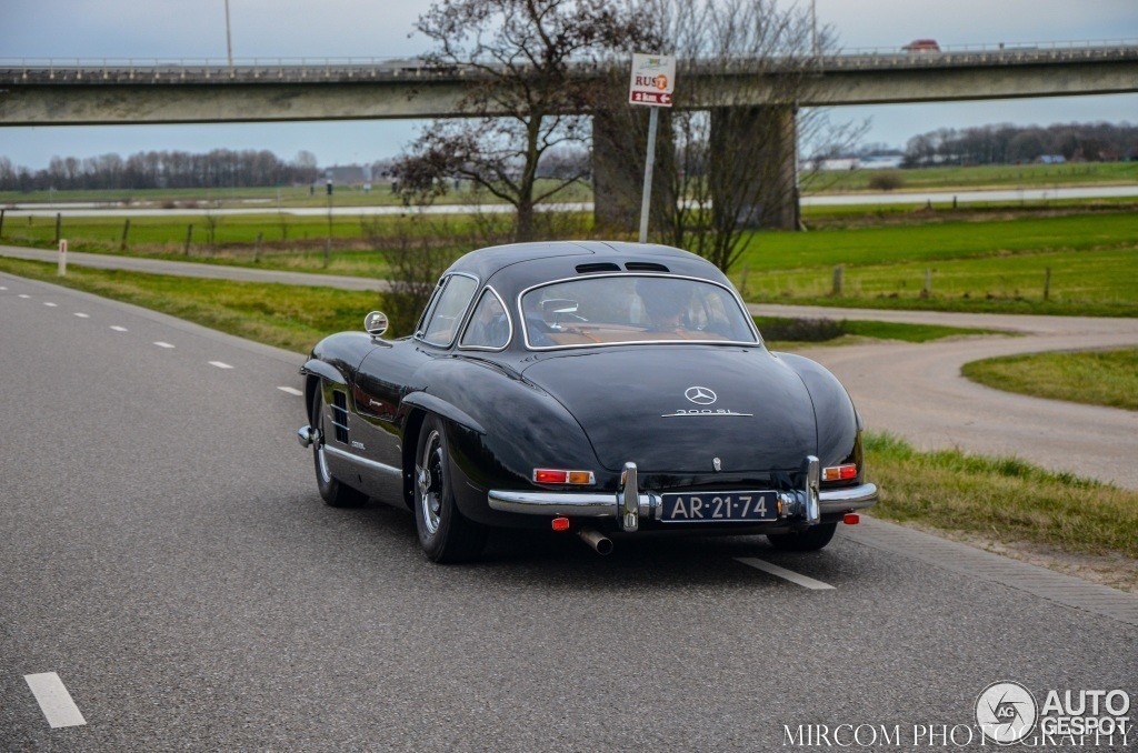 mercedes-benz-300sl-gullwing-c214223022014190902_2.jpg