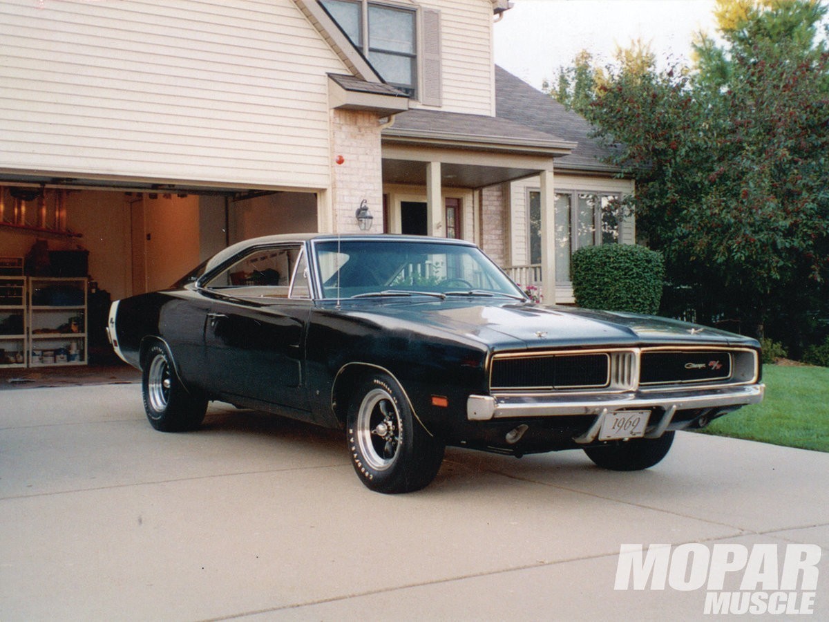 mopp_1301_007_1969_dodge_charger_rt_in_a_barn_.jpg