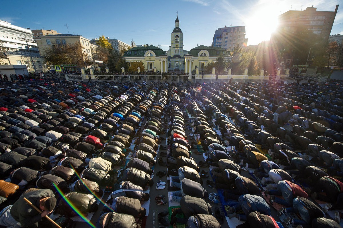 Moscow-Muslims-prayed-together-first-day-Eid-al-Adha.jpg