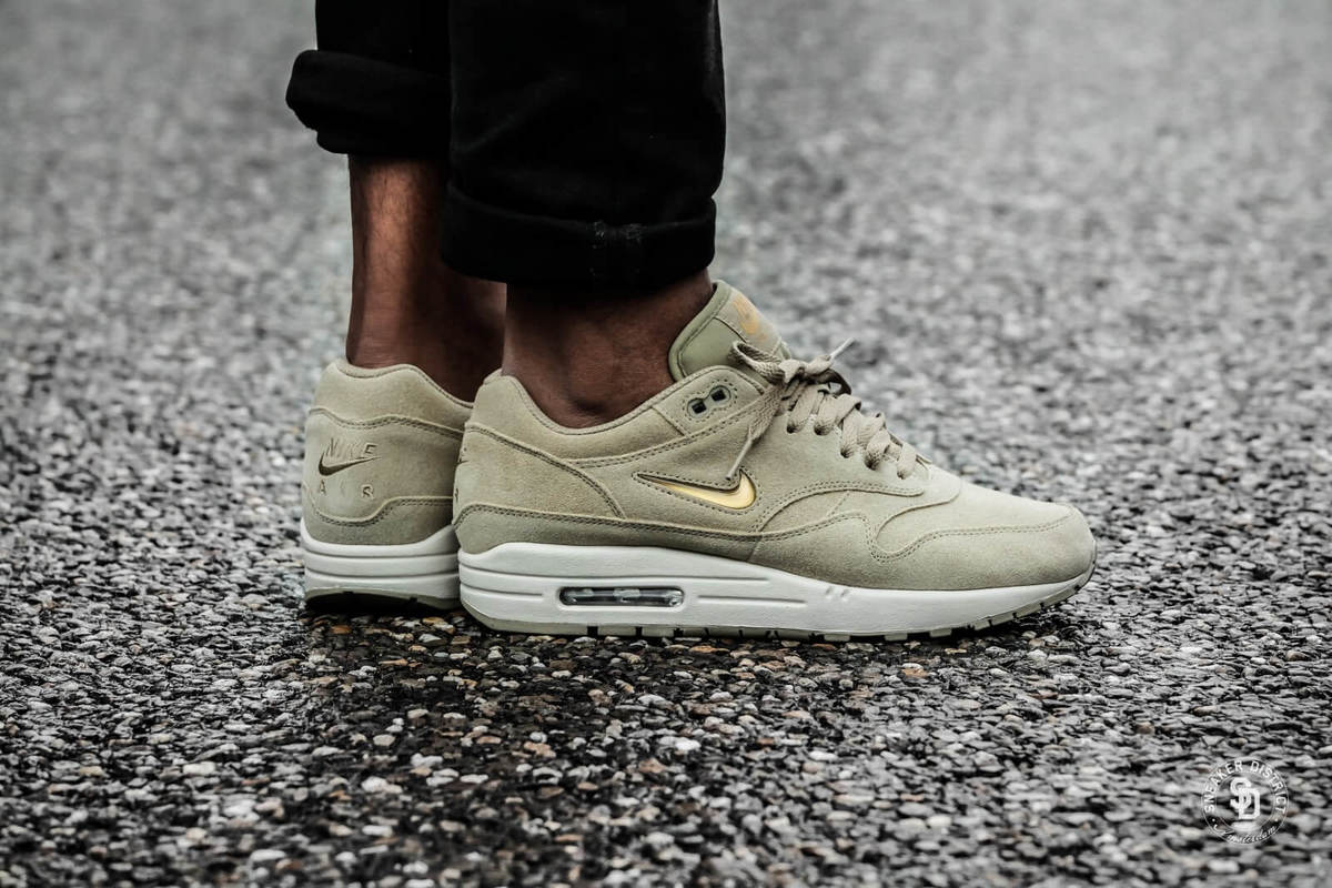 NIKE-Air-Max-1-Premium-SC-Jewel-Neutral-Olive-Metallic-Gold-1600.jpg