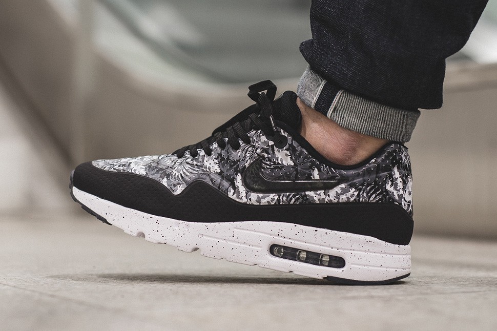 nike-air-max-1-ultra-moire-black-white-monochrome-floral-2.jpg
