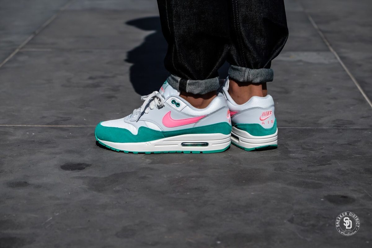 Nike-Air_Max-1-Summit-White-Sunset-Pulse-Kinetic-Green-1600.jpg