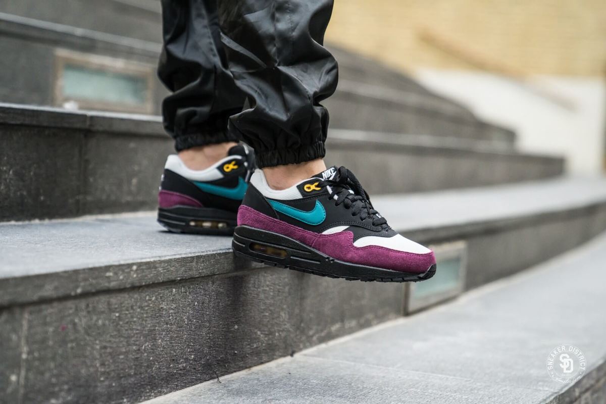 Nike-Womens-Air-Max-1-Black-Geode-Teal-Bordeaux-6-1600.jpg
