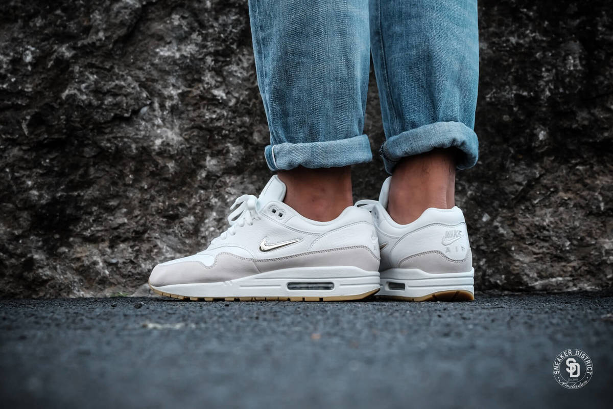 Nike-Womens-Air-Max-1-Premium-SC-Jewel-Summit-White-Metallic-Gold-1600.jpg