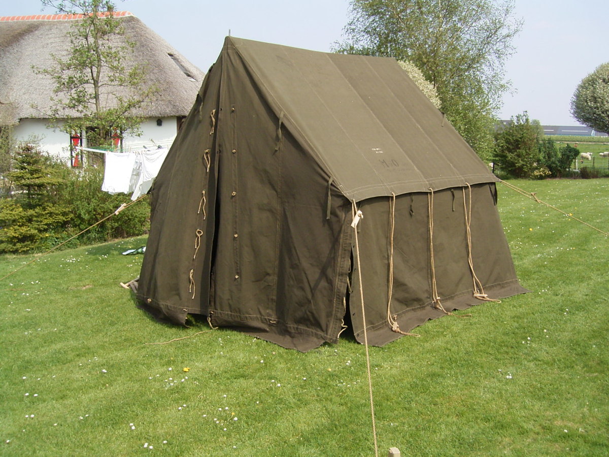 officer_20tent_20082.jpg